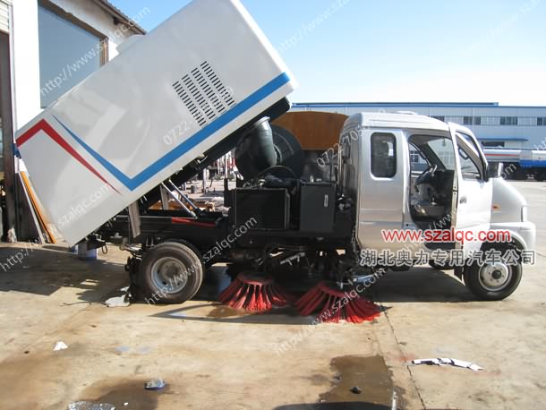 东风汽油扫路车(国4标准)